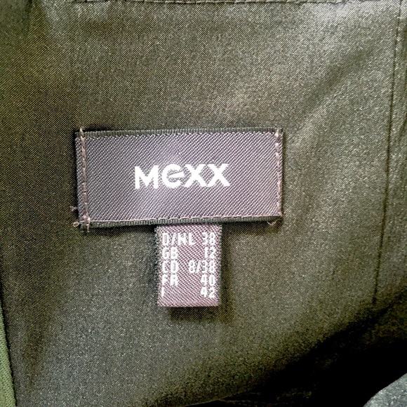 Elegant Black Long Evening Dress with Slit - Perfect for Weddings! - Picture 8 of 15